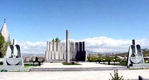 Мемориальное кладбище "Ераблур". Ереван. Фото: Argishti https://ru.wikipedia.org