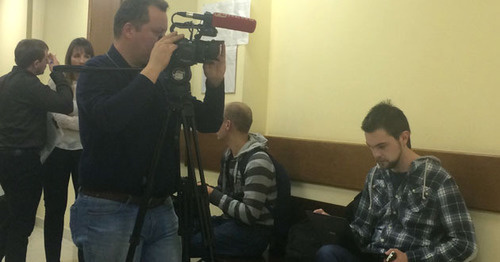 Журналисты в коридоре Мособлсуда перед началом процесса по делу БОРН. Москва, 13 ноября 2014 г. Фото корреспондента "Кавказского узла"