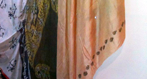 Кялагаи, относящиеся к XIX веку. Музей истории Азербайджана, Баку. Фото: interfase, https://ru.wikipedia.org/wiki/%D0%9A%D1%8F%D0%BB%D0%B0%D0%B3%D0%B0%D0%B8#mediaviewer/File:Kalaghais_in_Museum_of_History_of_Azerbaijan.jpg
