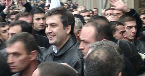 Михаил Саакашвили (в центре). Фото: Zaraza - Zaraza https://ru.wikipedia.org