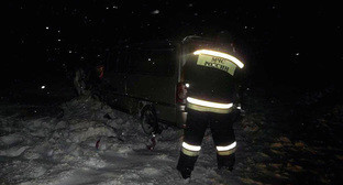 На месте ДТП. Фото: http://www.61.mchs.gov.ru/operationalpage/emergency/detail.php?ID=29440 На месте ДТП. Фото: http://www.61.mchs.gov.ru/operationalpage/emergency/detail.php?ID=29440
