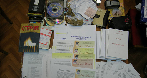 Вещественные доказательства, изъятые у боевиков. Фото: http://nac.gov.ru/content/4232.html