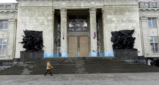 Здание железнодорожного вокзала после теракта. Волгоград, 1 января 2014 г. Фото Татьяны Филимоновой для "Кавказского узла"