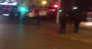 На месте пожара в здании УФСБ. Махачкала, 5 декабря 2014 г. Кадр из видео "Кавказского узла" На месте пожара в здании УФСБ. Махачкала, 5 декабря 2014 г. Кадр из видео "Кавказского узла"