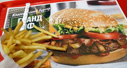Рекламная листовка McDonald's. Фото Нины Тумановой для "Кавказского узла"