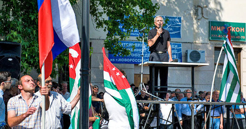 Митинг оппозиции в Абхазии. 29 мая 2014 г. Фото: Нина Зотина и Наталья Евсикова http://www.yuga.ru/