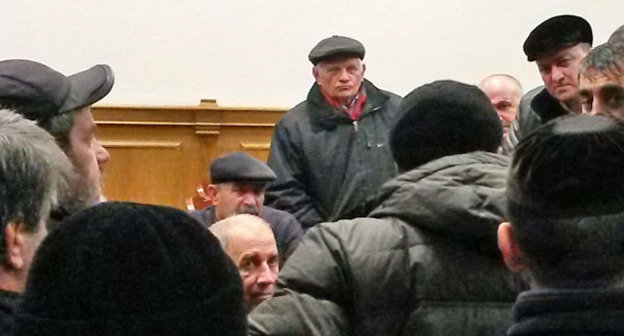 Встреча водителей маршруток с и.о. мэра Махачкалы. 8 декабря 2014 г. Фото Тимура Исаева для "Кавказского узла"