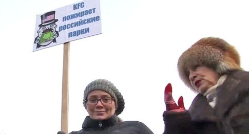 Пикет против строительства ресторана KFC. Волгоград, 10 декабря 2014 г. Кадр из видео пользователя Студия Высота 102 www.youtube.com