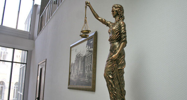 Статуя Фемиды в здании Ростовского областного суда. Фото: Ростовский областной суд http://www.rostoblsud.ru/