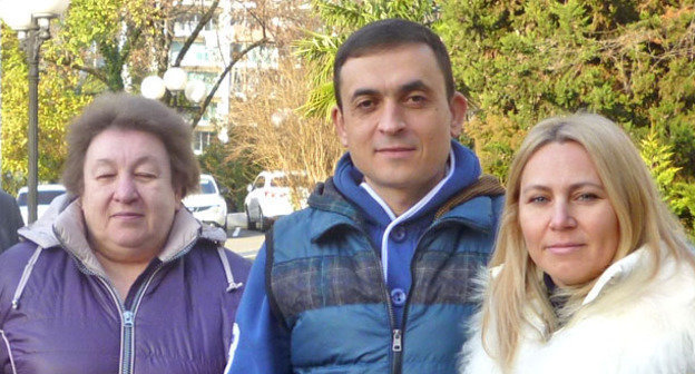 Лидер религиозной группы "Сообщество христиан" Алексей Колясников (в центре). Фото Светланы Кравченко для "Кавказского узла"