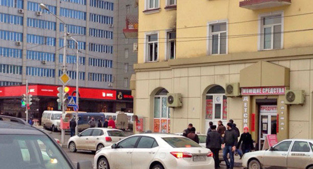 Возгорание в квартире, где расположен офис Сводной мобильной группы (СМГ). Грозный, 15 декабря 2014 г. Фото Ахмеда Альдебирова для "Кавказского узла"