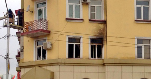 Возгорание в квартире, где расположен офис Сводной мобильной группы (СМГ). Грозный, 15 декабря 2014 г. Фото Ахмеда Альдебирова для "Кавказского узла"