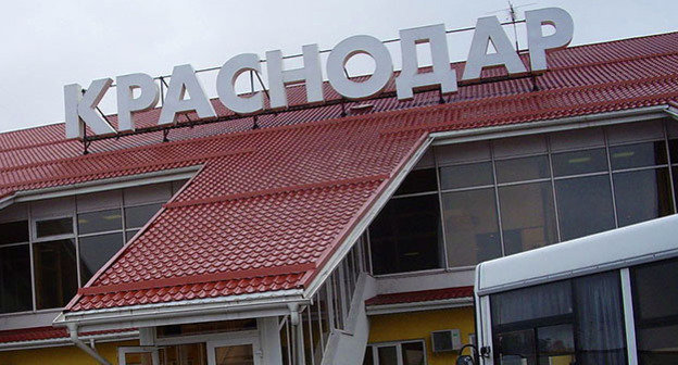 Вид аэропорта Краснодара. Фото: Mikhail Petrov, https://ru.wikipedia.org/wiki/%D0%9F%D0%B0%D1%88%D0%BA%D0%BE%D0%B2%D1%81%D0%BA%D0%B8%D0%B9_%28%D0%B0%D1%8D%D1%80%D0%BE%D0%BF%D0%BE%D1%80%D1%82%29#mediaviewer/File:%D0%9C%D0%B5%D0%B6%D0%B4%D1%83%D0%BD%D0%B0%D1%80%D0%BE%D0%B4%D0%BD%D1%8B%D0%B9_%D0%90%D1%8D%D1%80%D0%BE%D0%BF%D0%BE%D1%80%D1%82_%D0%B3%D0%BE%D1%80%D0%BE%D0%B4%D0%B0_%D0%9A%D1%80%D0%B0%D1%81%D0%BD%D0%BE%D0%B4%D0%B0%D1%80.jpg