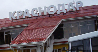 Вид аэропорта Краснодара. Фото: Mikhail Petrov, https://ru.wikipedia.org/wiki/%D0%9F%D0%B0%D1%88%D0%BA%D0%BE%D0%B2%D1%81%D0%BA%D0%B8%D0%B9_%28%D0%B0%D1%8D%D1%80%D0%BE%D0%BF%D0%BE%D1%80%D1%82%29#mediaviewer/File:%D0%9C%D0%B5%D0%B6%D0%B4%D1%83%D0%BD%D0%B0%D1%80%D0%BE%D0%B4%D0%BD%D1%8B%D0%B9_%D0%90%D1%8D%D1%80%D0%BE%D0%BF%D0%BE%D1%80%D1%82_%D0%B3%D0%BE%D1%80%D0%BE%D0%B4%D0%B0_%D0%9A%D1%80%D0%B0%D1%81%D0%BD%D0%BE%D0%B4%D0%B0%D1%80.jpg