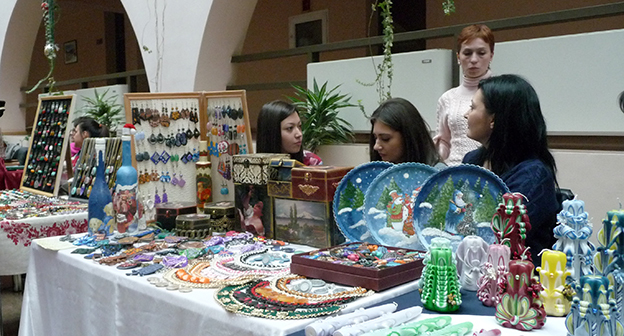 На Рождественской ярмарке в Ереване. Фото Тиграна Петросяна для "Кавказского узла"