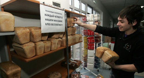 Магазин грозненского предпринимателя, где по четвергам раздают хлеб бесплатно. Фото:  muslim,  http://lezgidin.ru/novosti/610-v-groznom-poyavilsya-magazin-gde-raz-v-nedelyu-khleb-razdayut-besplatno