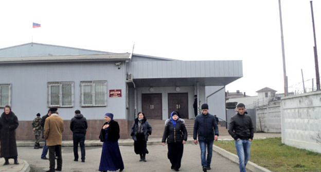 Возле здания суда после оглашения приговора. Нальчик, 23 декабря 2014 г. Фото корреспондента "Кавказского узла"