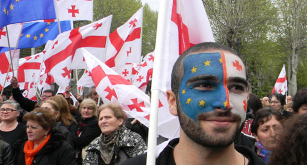 Сторонники партии «Единое национальное движение». Фото Беслана Кмузова для «Кавказского узла»