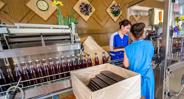 В одном из цехов Кизлярского коньячного завода. Дагестан. Фото: Тимур Агиров http://timag82.livejournal.com/120535.html