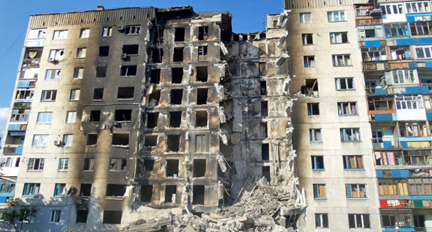 Жилой дом, разрушенный в ходе войны в Донбассе. Лисичанск, Луганская область. Фото: Ліонкінг https://ru.wikipedia.org/