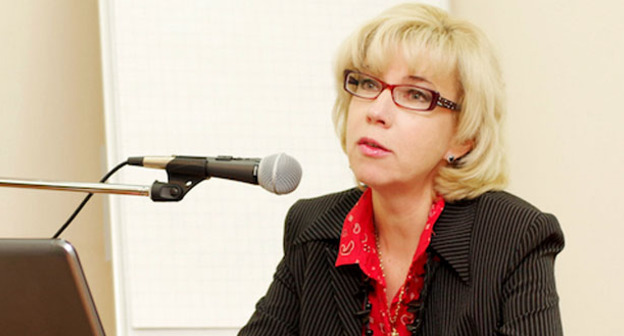 Профессор кафедры государственной политики и государственного управления Кубанского государственного университета Мария Терешина во время выступления на региональной конференции «Гражданское участие в переговорном процессе на высшем уровне. Общественное обсуждение повестки саммита Группы двадцати G20» Краснодар, 11 декабря 2014 г. Фото: Краснодарская краевая общественная организация выпускников вузов http://www.kkoovrv.ru/