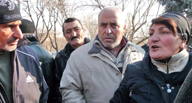 Работники компании "Чистота-Центр" во время акции протеста у резиденции президента Армении. Ереван, 26 декабря 2014 г. Фото Армине Мартиросян для "Кавказского узла"