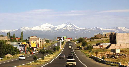 Город Евгард в Армении. Фото: rolfcosar http://foto-planeta.com/