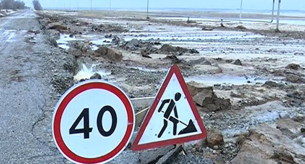 Последствия подтопления в Ейском районе Краснодарского края, 29 декабря 2014 г. Фото http://kuban24.tv/item/v-eyskom-rayone-likvidirovali-posledstviya-podtopleniy-109530