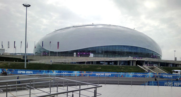 Вид на ледовый дворец «Большой». Сочи, февраль 2014 г. Фото Григория Шведова для "Кавказского узла"