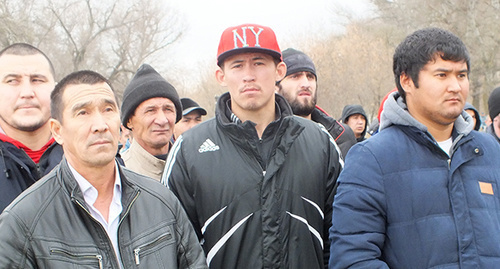 Участники митинга в селе Терекли-Метеб. 15 ноября 2014 г. Фото Патимат Махмудовой для «Кавказского узла»