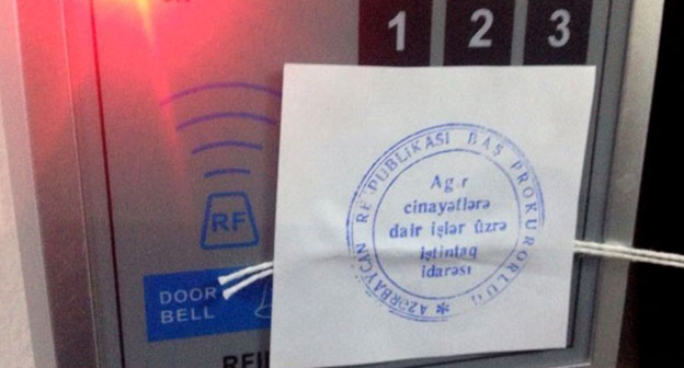 Опечатанный вход в бакинское бюро Радио Свобода. Фото: RFE/RL http://www.svoboda.org/