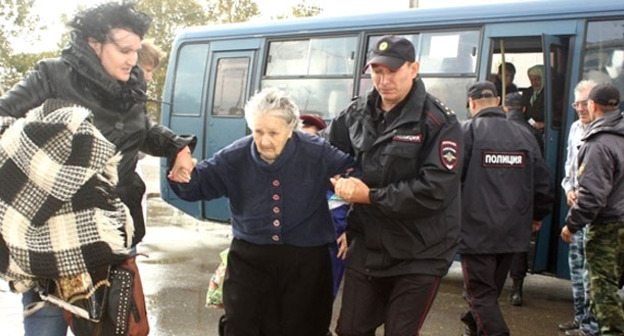 Возращение жителей, эвакуированные из Ейского района. Фото: ГУ МВД России по Краснодарскому краю https://23.mvd.ru/news/item/2573692/