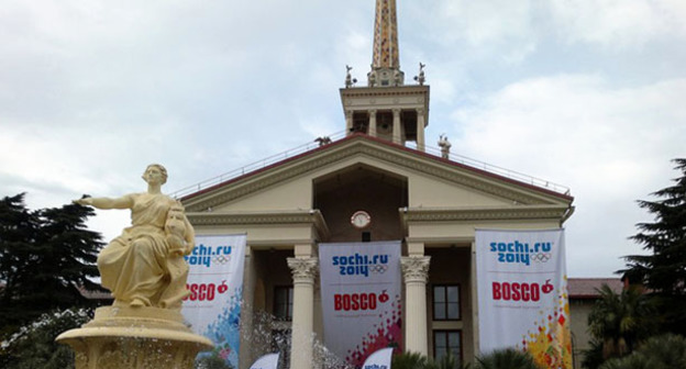 Старое здание Морского вокзала в дни Олимпиады. Сочи, 19 февраля 2014 г. Фото Григория Шведова для "Кавказского узла"