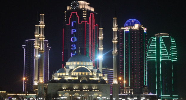 Грозненская центральная мечеть имени Ахмата Кадырова. Фото Ахмеда Альдебирова для "Кавказского узла"