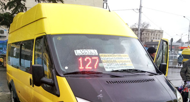 Грузинская маршрутка в Тбилиси. Фото Ахмеда Альдебирова для "Кавказского узла"