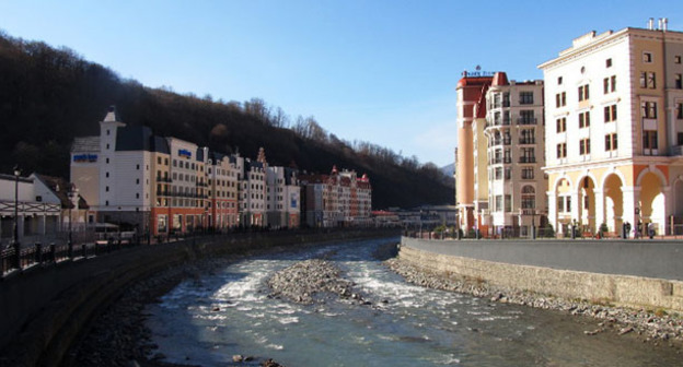 Гостиничный комплекс курорта «Роза Хутор». Набережная Мзымты. Фото Татьяны Уколовой для "Кавказского узла"