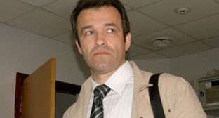 Адвокат главы Чечни Рамзана Кадырова Андрей Красненков в здании Хамовнического суда в Москве. 10 мая 2011 г. Фото корреспондента "Кавказского узла"
