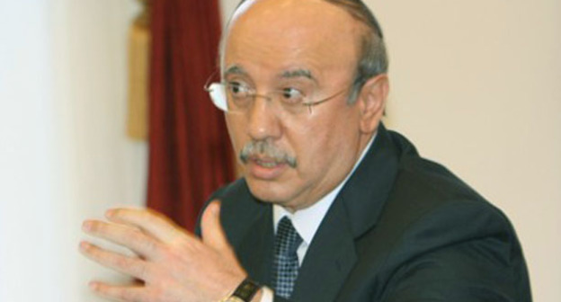 Имам Яралиев. Фото http://lezgi-yar.ru/news/abdulatipov_nedovolen_rabotoj_jaralieva/2013-07-18-1515