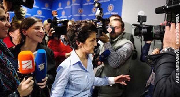 Тея Цулукиани (в центре). Фото: Александр Имедашвили, NEWSGEORGIA, http://newsgeorgia.ru/images/21612/16/216121602.jpg