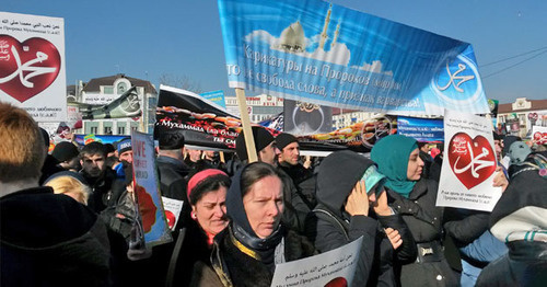 Митинг против карикатур на пророка Мухамада в Грозном. 19 января 2014 г. Фото Ахмеда Альдебирова для "Кавказского узла"