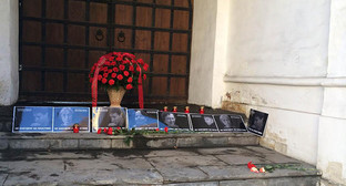 На акции в память убитых Маркелова и Бабуровой. Фото Юлии Буславской для "Кавказского узла" На акции в память убитых Маркелова и Бабуровой. Фото Юлии Буславской для "Кавказского узла"