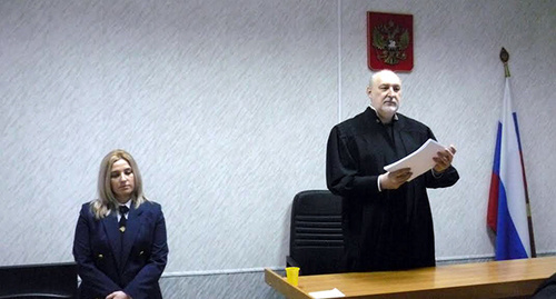 Судья Ленинского районного суда Владимир Строков зачитывает приговор. Фото Олеси Диановой для "Кавказского узла"