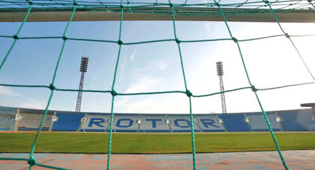 Надпись на стадионе "Rotor". Фото: официальный сайт ФК "Ротор" http://www.fc-rotor.com/news/fk_rotor_nachinaet_prodazhu_abonementov/2012-06-22-2618