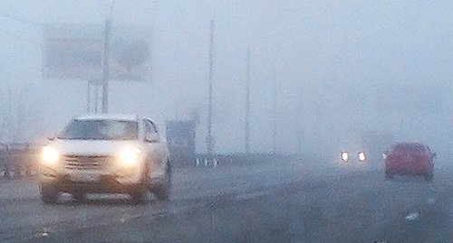 Туман на дороге. Фото Олега Пчелова для "Кавказского узла"