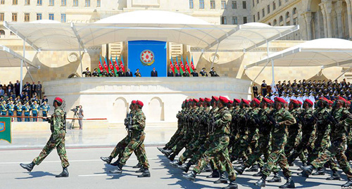 Военный парад в день 93-летия вооруженных сил Азербайджана, Баку, 26 июня 2011. Фото: http://www.azerbaijans.com/content_1020_ru.html