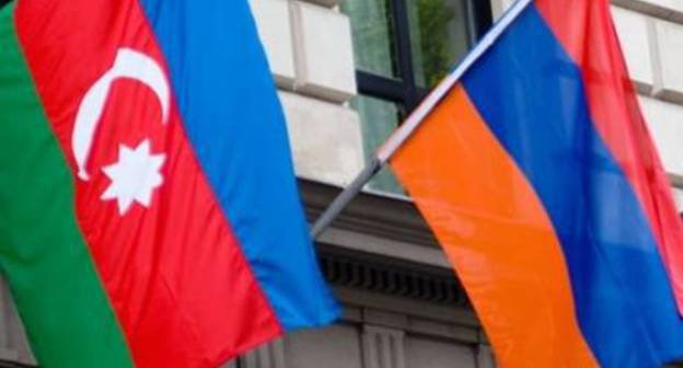 Флаги Армении и Азербайджана. http://static.headline.kz/assets/images/2014/11/1415939434_7539-newsbasic.jpg