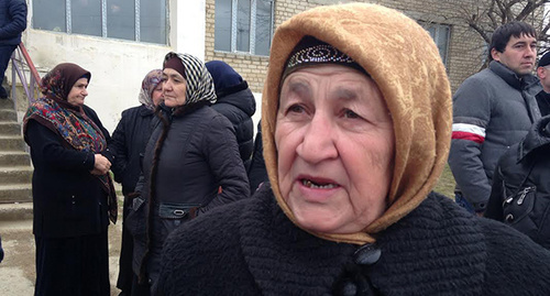 Жительница Дагестана на митинге. Фото Патимат Махмудовой для "Кавказского узла"