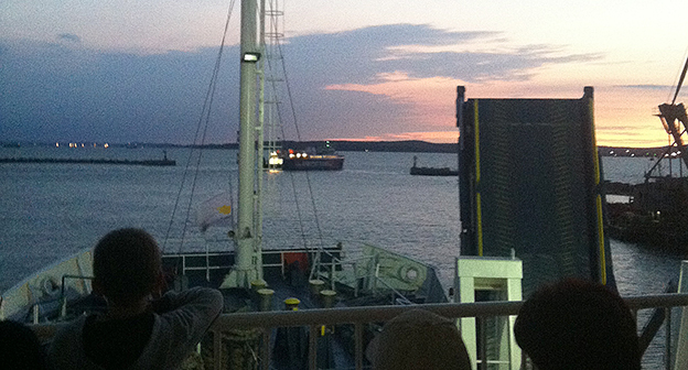 Вид с парома на Керченскую переправу. Фото Нины Тумановой для "Кавказского узла"