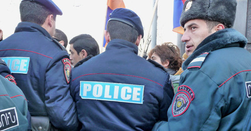 Сотрудники полиции во время акции протеста. Ереван, 15 января 2015 г. Фото Армине Мартиросян для "Кавказского узла"
