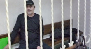 Эдуард Безрукавый в зале суда. Сочи, 12 февраля 2015 г. Фото Светланы Кравченко для "Кавказского узла" Эдуард Безрукавый в зале суда. Сочи, 12 февраля 2015 г. Фото Светланы Кравченко для "Кавказского узла"